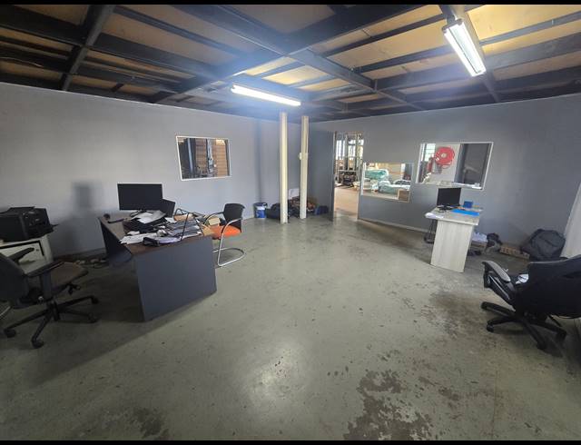 340M² WAREHOUSE TO LET IN ANDERBOLT